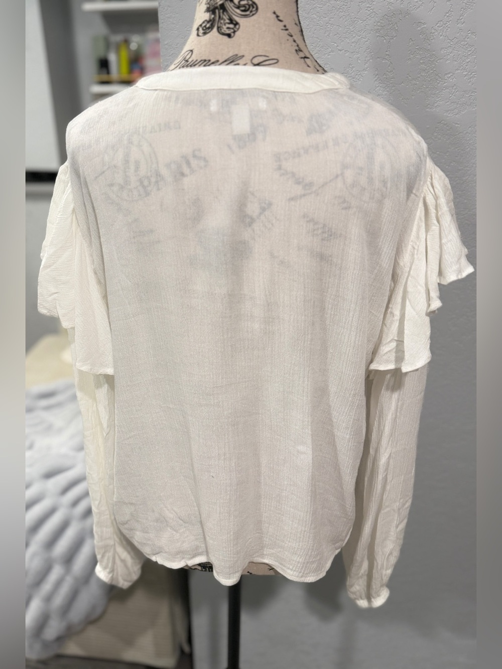 Amuse Society Beach Vida Bling White Ruffle Sleeve Button Front Blouse M NWT - Picture 5 of 15